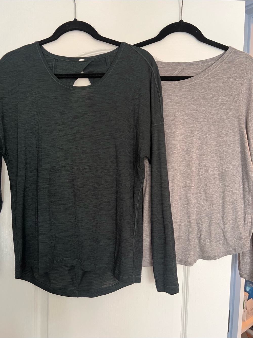 Women's Run Long Sleeve Casual Tee - Dark Green & Heathered Gray